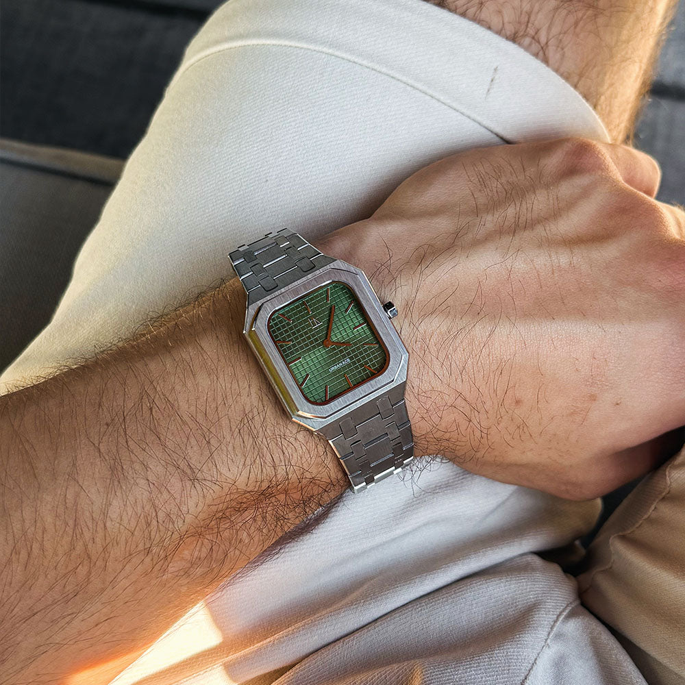 Olijf groen horloge man pols