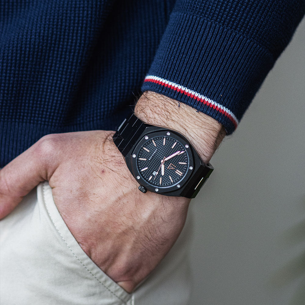 zwart-horloge-rose-accenten