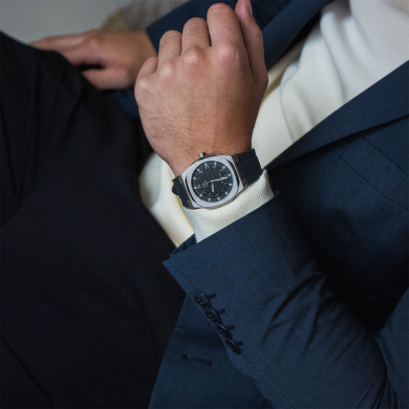 De Enigma Silver minimaal met siliconen band